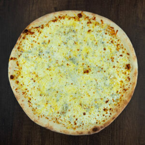 Čerstvá pizza Quattro formaggi z kvalitních surovin: italské těsto, smetana, mozzarella, uzený eidam, niva, parmezán. | Pizza NuPoo Malešice