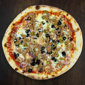 Čerstvá pizza Tonno z kvalitních surovin: italské těsto, tomato, mozzarella, tuňák, olivy, cibule. | Pizza NuPoo Malešice