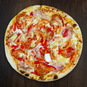 Čerstvá pizza Delicante z kvalitních surovin: italské těsto, tomato, mozzarella, paprikový salám, slanina, camembert, paprika, čerstvá rajčata. | Pizza NuPoo Malešice